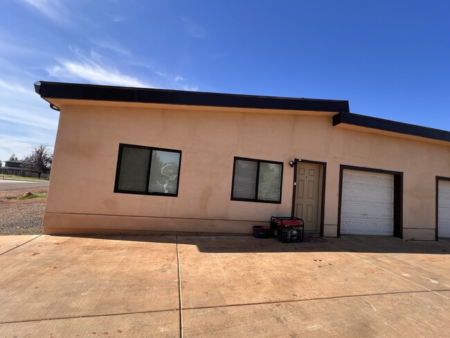 1563 Sawpeck Way in Paradise, CA - Building Photo - Building Photo