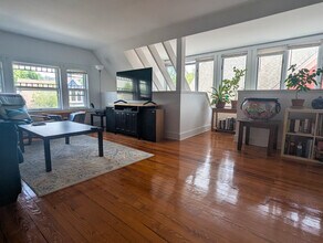 110 Avon St, Unit 3 in New Haven, CT - Foto de edificio - Building Photo
