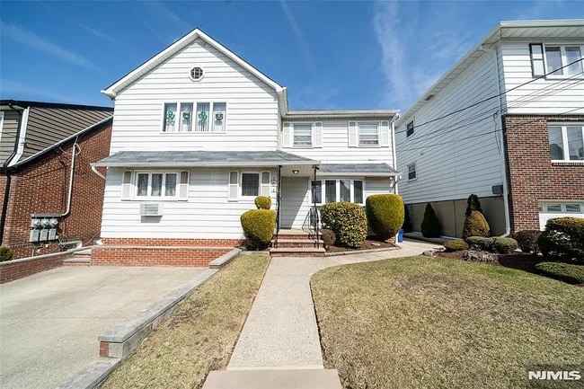 164 Eagle St, Unit 2nd floor