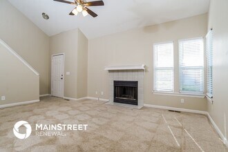 102 S Janell Dr in Olathe, KS - Foto de edificio - Building Photo