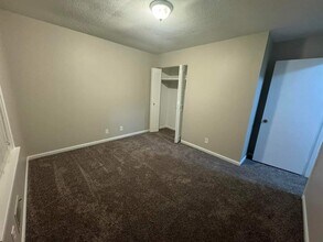2707 Jenlee Ln in Louisville, KY - Building Photo - Building Photo