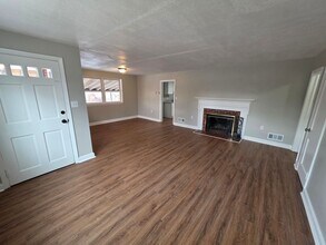 8 W Chestnut Hill Rd in Newark, DE - Building Photo - Building Photo