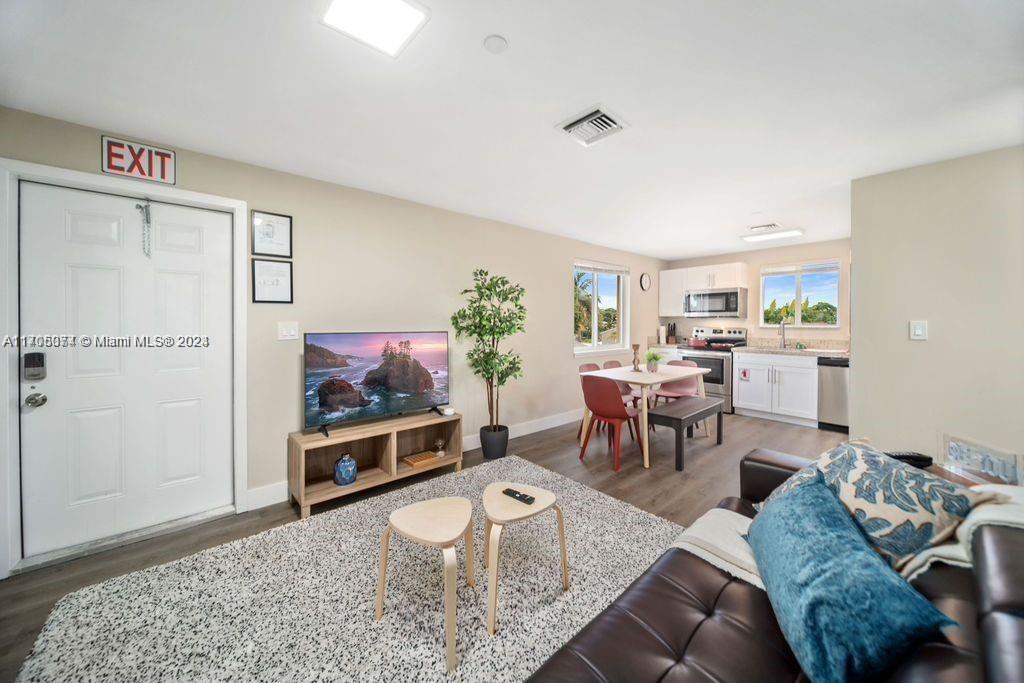 2324 Garfield St-Unit -1 in Hollywood, FL - Building Photo