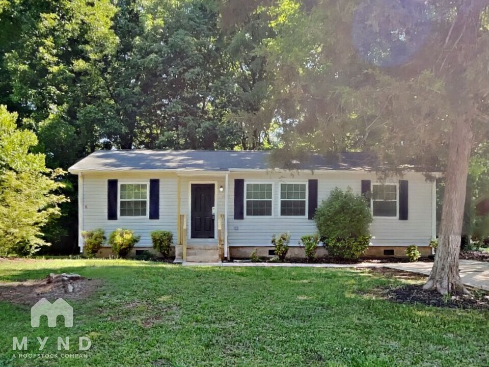 4910 Lailwood Cir in Charlotte, NC - Building Photo