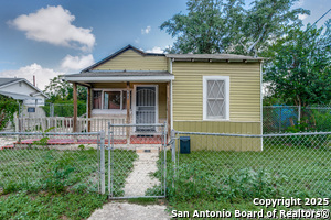 631 Rochambeau St in San Antonio, TX - Foto de edificio