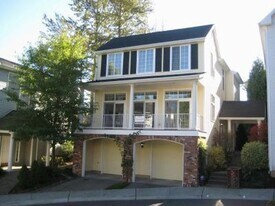 2375 132nd Ave SE in Bellevue, WA - Building Photo