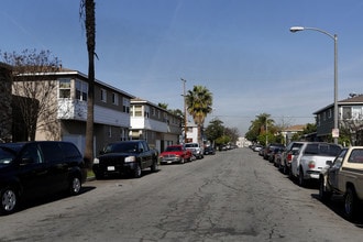 Cedar North Apartments in Long Beach, CA - Building Photo - Building Photo