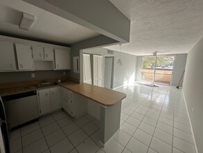 7300 NW 17th St, Unit 117 in Plantation, FL - Foto de edificio - Building Photo