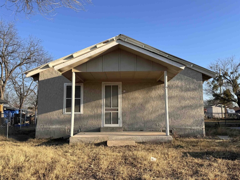 611 E Garza St in Del Rio, TX - Building Photo