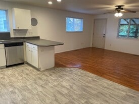 13051 40th Ave S, Unit 2 in Tukwila, WA - Building Photo