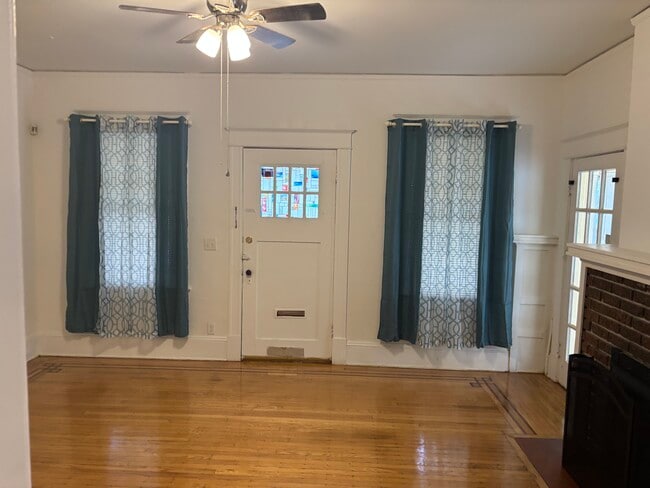 2210 Dellwood Ave, Unit Front