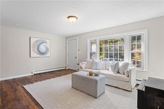 400 Schooner Ave in Jamestown, RI - Building Photo - Building Photo