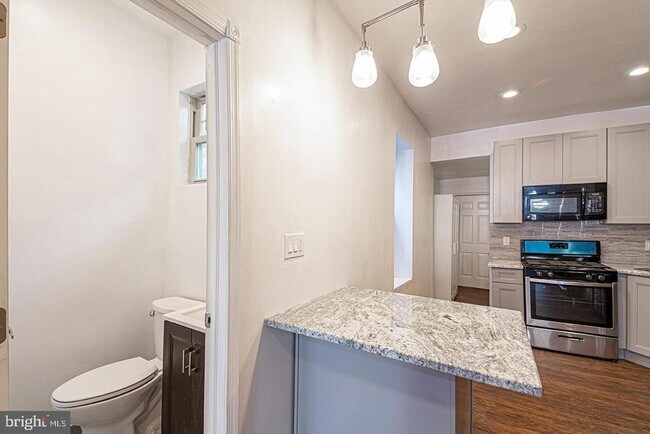 2238 Oakford St in Philadelphia, PA - Building Photo - Building Photo