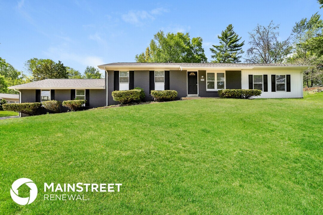 3909 Opal Dr in St. Charles, MO - Building Photo