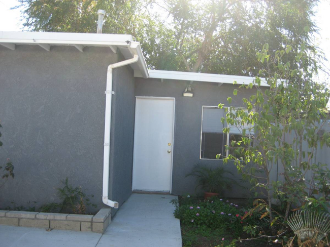 7402 Summitrose St in Los Angeles, CA - Building Photo - Building Photo