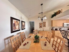 8365 Walbert St in Port Charlotte, FL - Foto de edificio - Building Photo