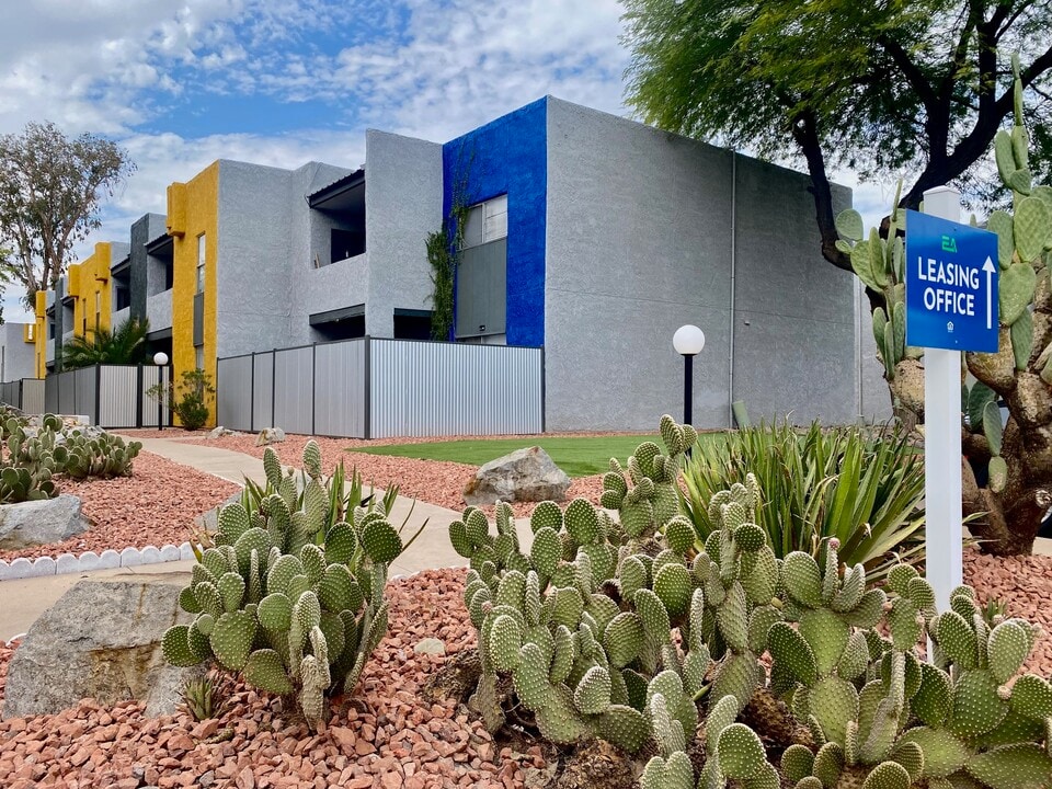 Equinox on Columbus in Tucson, AZ - Building Photo