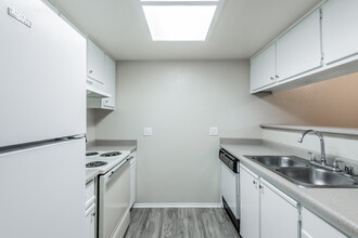 Windsor Ridge Apartments in Sacramento, CA - Building Photo - Building Photo