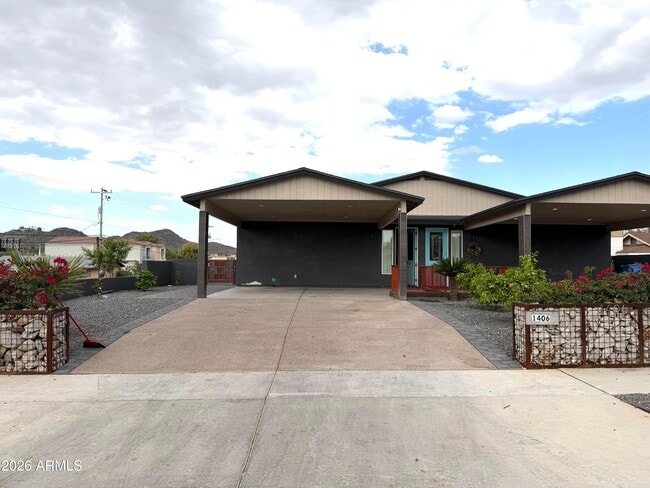 property at 1406 E Cinnabar Ave