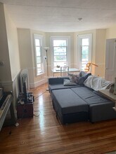 5 Day St, Unit 2 in Cambridge, MA - Foto de edificio - Building Photo
