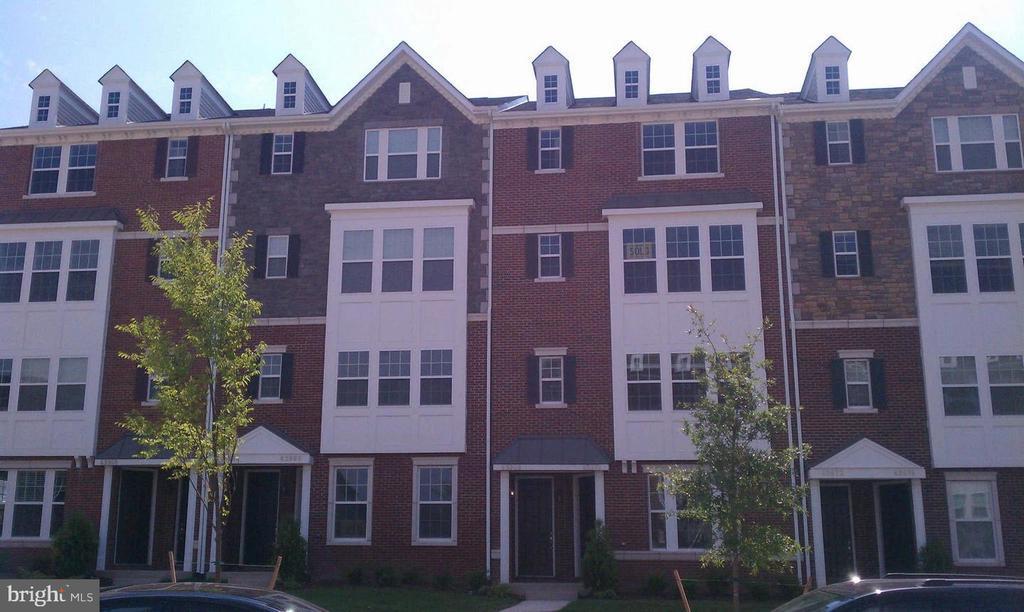 43968 Vaira Terrace in Chantilly, VA - Building Photo