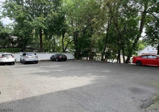 644 Oradell Ave in Oradell, NJ - Building Photo - Building Photo