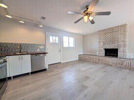 1108 W San Antonio St in Marfa, TX - Building Photo