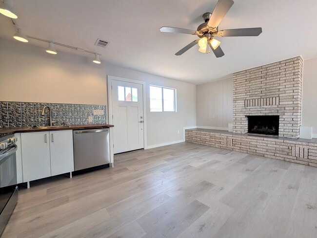 property at 1108 W San Antonio St