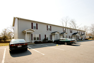 1420-1430 14th St NE in Hickory, NC - Foto de edificio - Building Photo