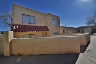 Sandia in Albuquerque, NM - Foto de edificio - Building Photo