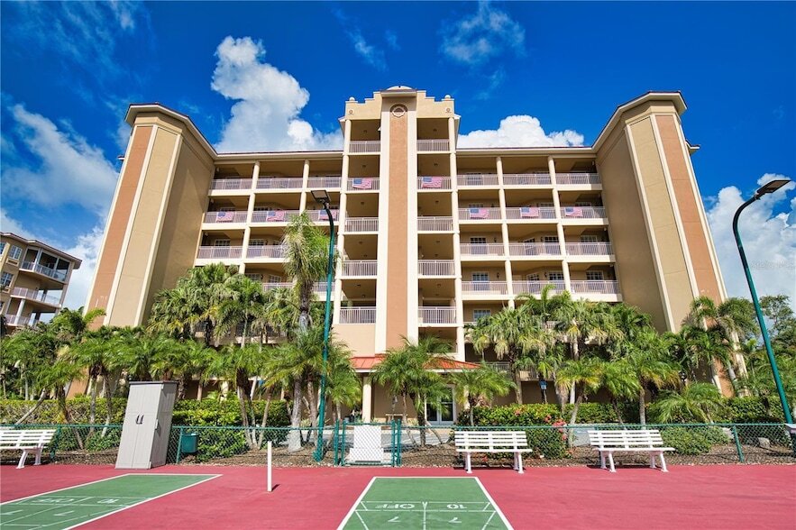 5100 Jessie Harbor Dr, Unit 602 in Osprey, FL - Building Photo