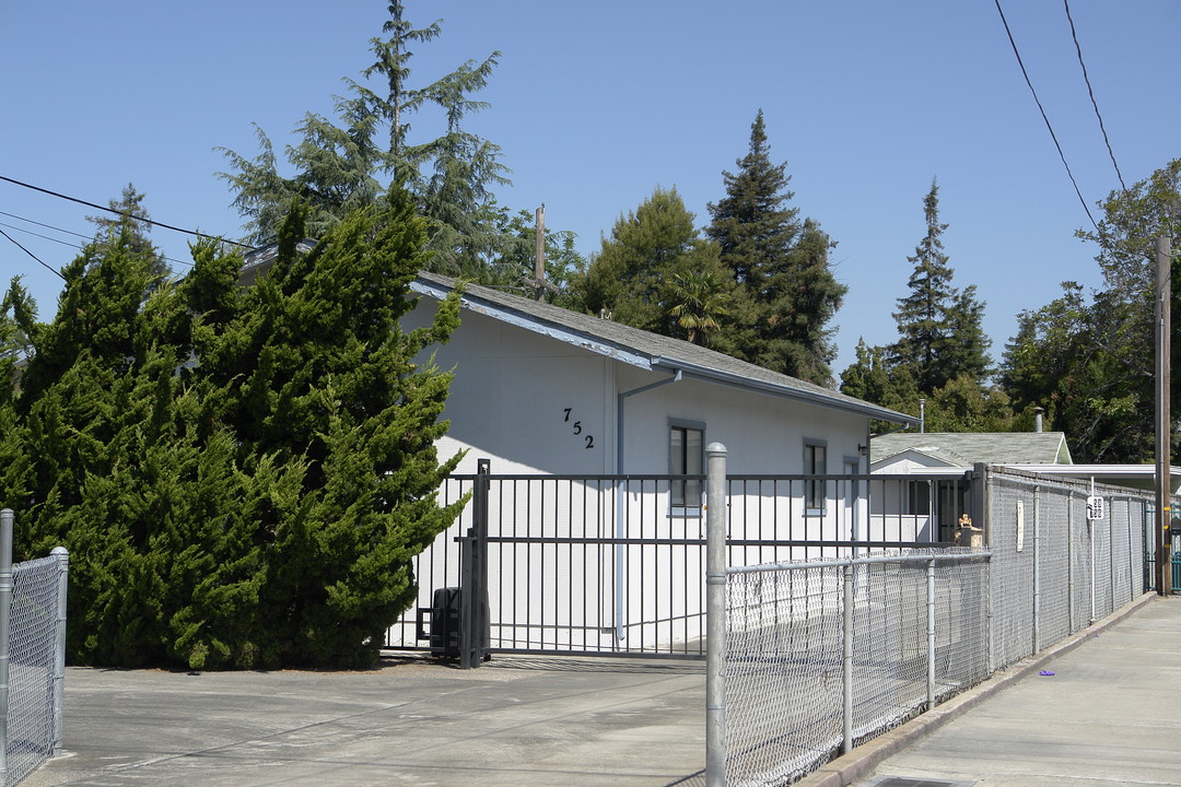 752 Medford Ave in Hayward, CA - Building Photo