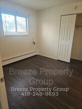 4912 Douglas Rd in Toledo, OH - Building Photo - Building Photo