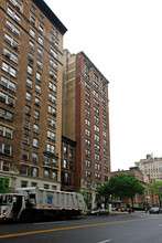 617 West End Ave in New York, NY - Foto de edificio - Building Photo