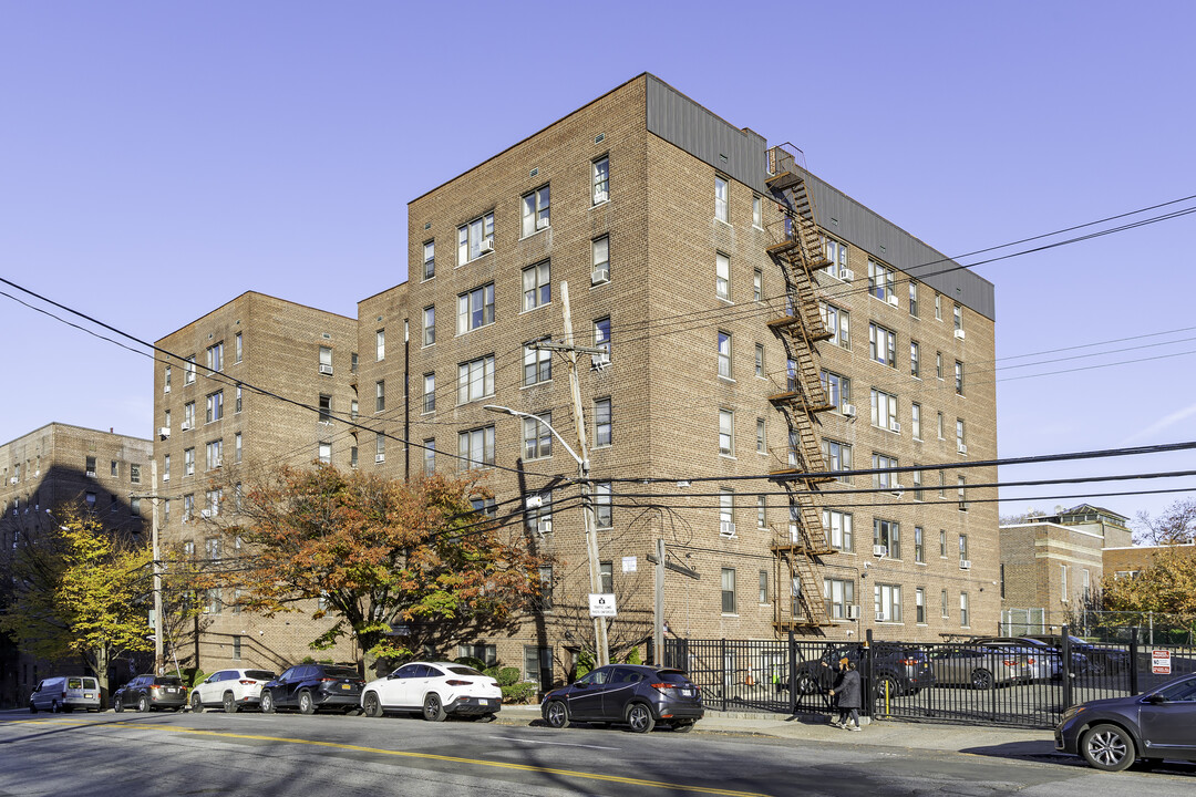 530 Riverdale Ave in Yonkers, NY - Building Photo