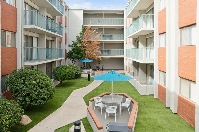 Campus Crossings on 8th Street in Tucson, AZ - Building Photo - Building Photo