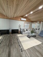 7711 Owensmouth Ave, Unit A in Canoga Park, CA - Building Photo - Building Photo