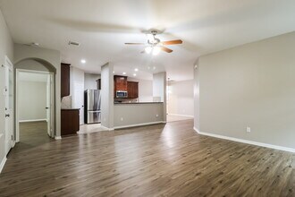 2815 Lexington Park Dr in Spring, TX - Building Photo - Building Photo