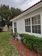 32 Gables Blvd in Weston, FL - Building Photo - Building Photo
