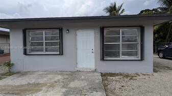 1011 NW 9th St in Homestead, FL - Building Photo