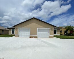 533 SE 6th Pl in Cape Coral, FL - Building Photo