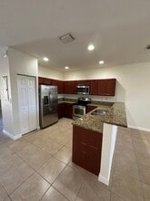 9041 SW 227th St in Cutler Bay, FL - Foto de edificio - Building Photo