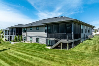 Indi Run Townhomes in Waukee, IA - Building Photo - Building Photo