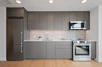 18 6th Ave, Unit 4203 in Brooklyn, NY - Foto de edificio - Building Photo