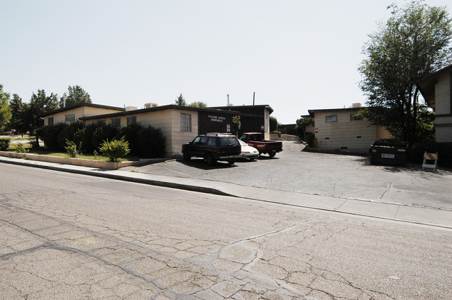 Lantern Woods Apartments in Barstow, CA - Building Photo - Building Photo