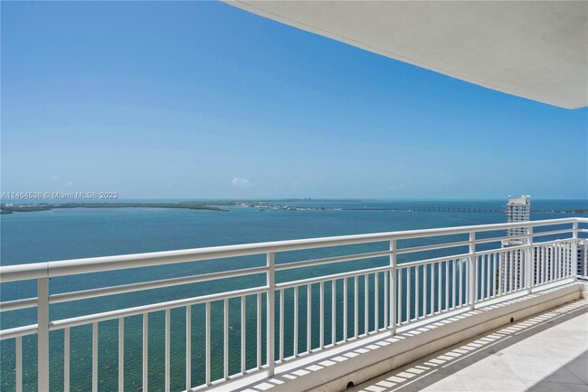 808 Brickell Key Dr in Miami, FL - Building Photo - Building Photo