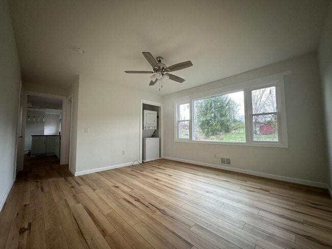 305 Magnolia Dr in Vestal, NY - Building Photo - Building Photo