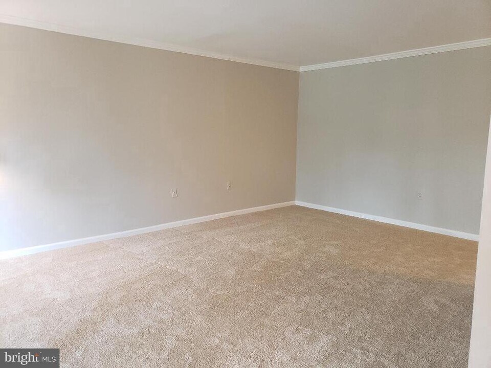 1434 Northgate Square in Reston, VA - Building Photo