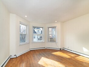 25 Chester St, Unit 4 in Boston, MA - Foto de edificio - Building Photo