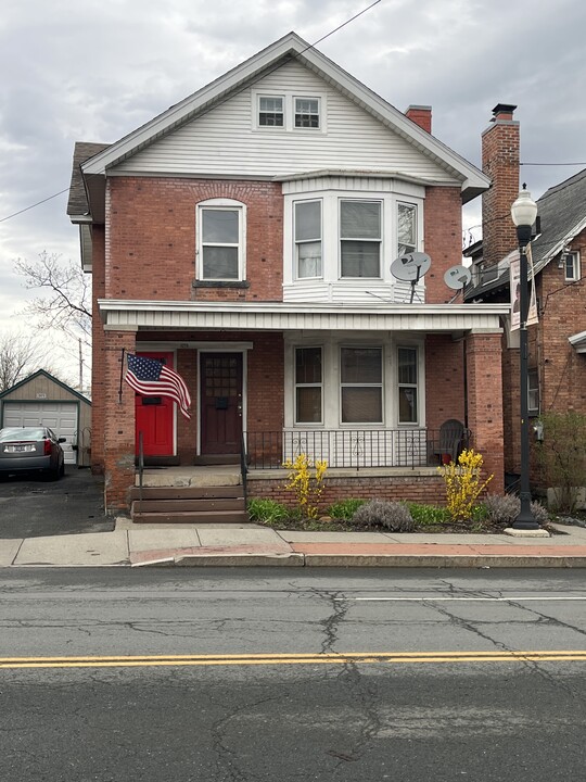 1213 19th St in Watervliet, NY - Building Photo